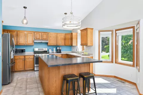 1420 Cutters Ln, Eagan, MN 55122 photo 10