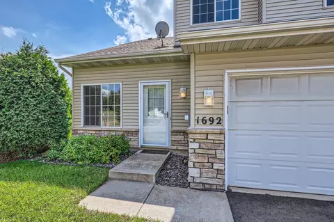 1692 Patriot Ln, Waconia, MN 55387