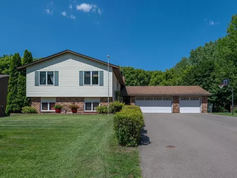 1204 W 139th St, Burnsville, MN 55337