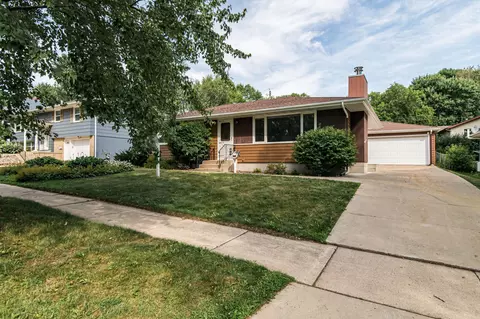1221 29th St NW, Rochester, MN 55901