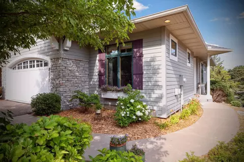 8111 Xerxes Cir, Bloomington, MN 55431
