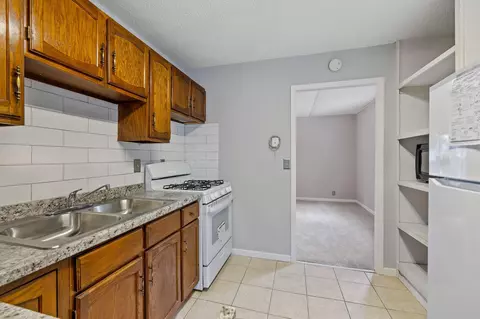 8620 Crest Rd, Bloomington, MN 55425 photo 7