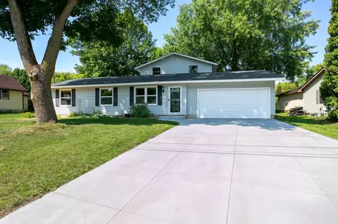 704 Pine Tree Trl, Stillwater, MN 55082