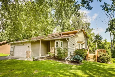 399 Colleen Dr, Vadnais Heights, MN 55127
