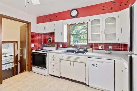 516 1st St SW, Faribault, MN 55021 photo 9