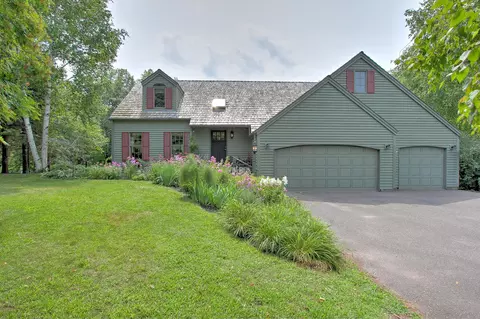 32709 Virginia Heights Dr NE, Cambridge, MN 55008