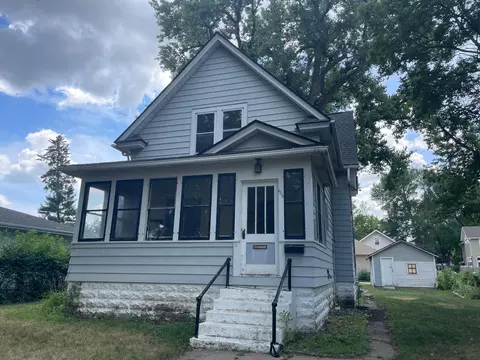 609 W Redwood St, Marshall, MN 56258