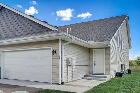 335 21st Ave SW, Cambridge, MN 55008