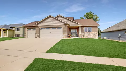 2204 Marvs Ln NE, Stewartville, MN 55976