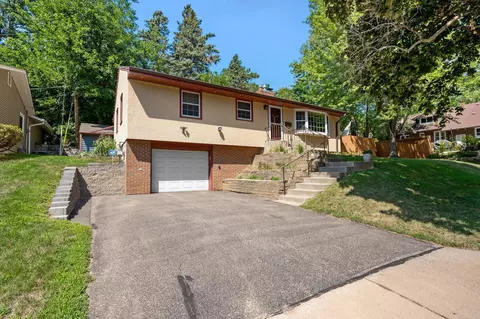 1303 Danforth St, Saint Paul, MN 55117
