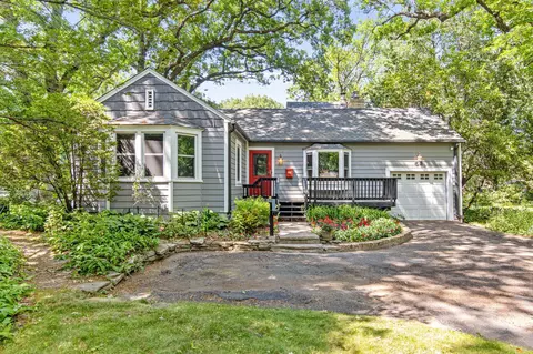 63 Mid Oaks Ln, Roseville, MN 55113