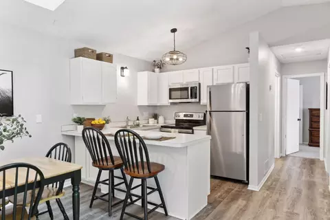 709 Parkside Dr #709H, Vadnais Heights, MN 55127