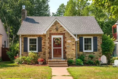 1136 Edgcumbe Rd, Saint Paul, MN 55105
