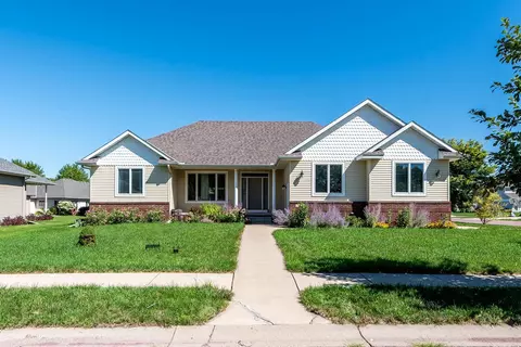 315 Woodhaven Cir, Mankato, MN 56001