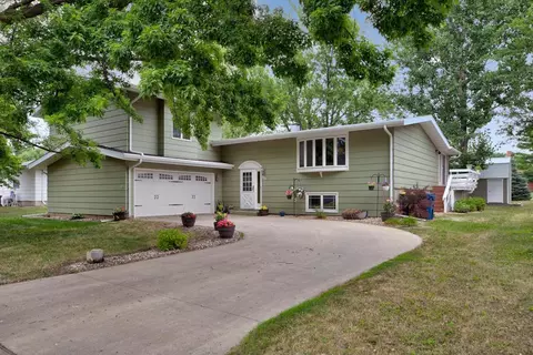 213 Viking Ave, Hanska, MN 56041