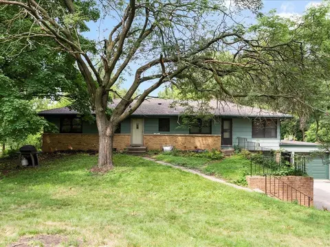 2135 Wuthering Heights Rd, Eagan, MN 55122 photo 2