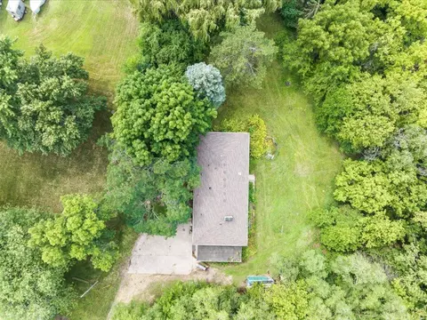 2135 Wuthering Heights Rd, Eagan, MN 55122 photo 4