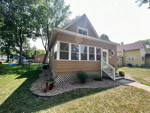 609 E Broadway St, Owatonna, MN 55060