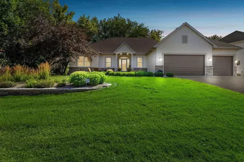 9338 Peony Ln N, Maple Grove, MN 55311