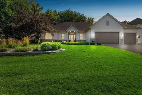 9338 Peony Ln N, Maple Grove, MN 55311