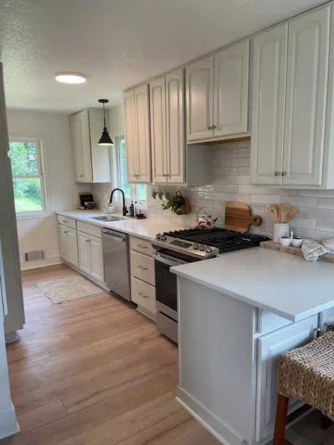536 Star Ln, South Saint Paul, MN 55075