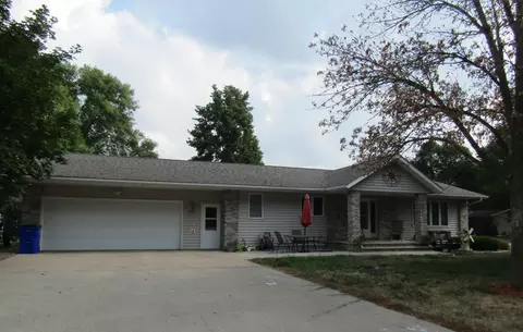 34 North Ave, Wood Lake, MN 56297