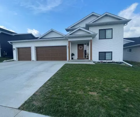 6201 Sandstone St NW, Rochester, MN 55901