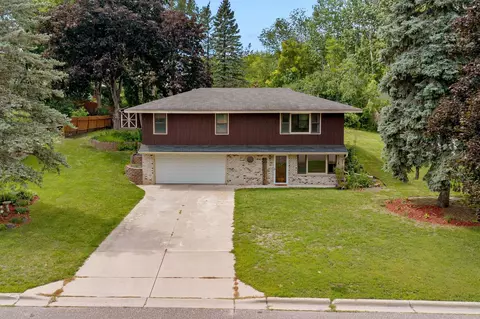 2595 Cypress St N, Maplewood, MN 55109