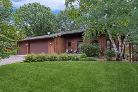 8285 Knollwood Dr, Mounds View, MN 55112