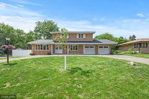 2063 Fry St, Roseville, MN 55113