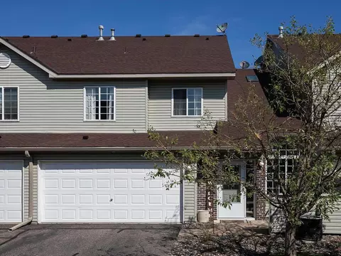 2445 Oakridge Cir, Hudson, WI 54016