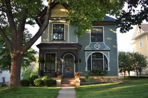 913 East Ave, Red Wing, MN 55066