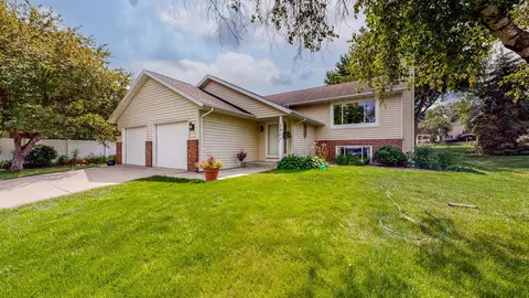 3416 Arbor Dr NW, Rochester, MN 55901