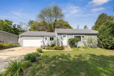 2199 Day Rd, Maplewood, MN 55109