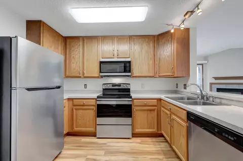 15512 Float Ln, Apple Valley, MN 55124 photo 4