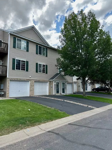 15512 Float Ln, Apple Valley, MN 55124 photo 2