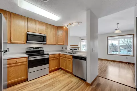 15512 Float Ln, Apple Valley, MN 55124 photo 3