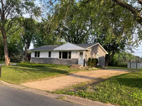 2100 Garnet Ln, Eagan, MN 55122