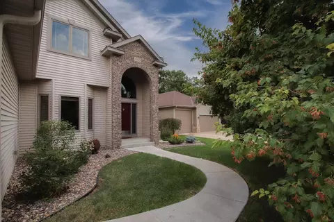 10522 Forestview Cir N, Champlin, MN 55316 photo 2