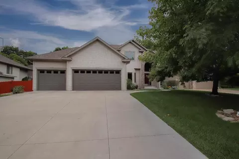 10522 Forestview Cir N, Champlin, MN 55316