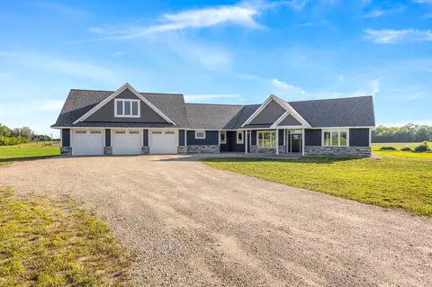 3994 225th St, Winsted, MN 55395