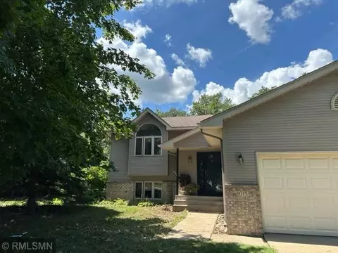 1015 Shoreline Dr, Howard Lake, MN 55349
