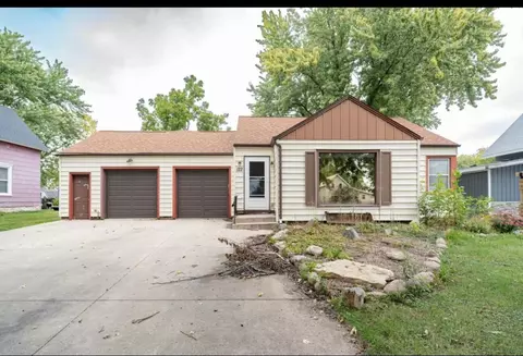 122 E Front St, Claremont, MN 55924