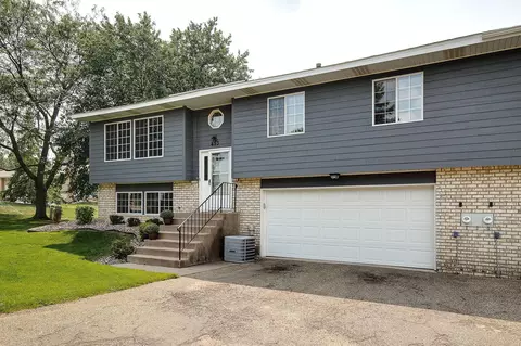 453 Dorland Rd S, Maplewood, MN 55119