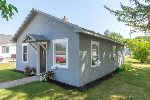 420 4th St NE, Staples, MN 56479