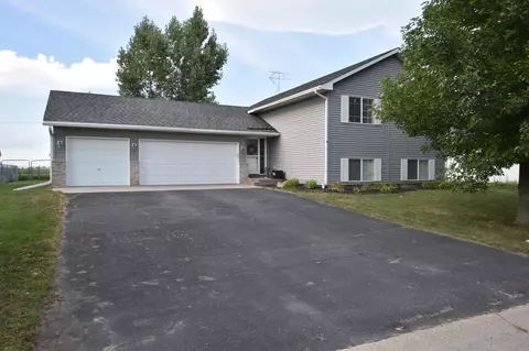 221 Quail Dr, Montrose, MN 55363