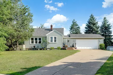 1315 Indian Oaks Cir, Arden Hills, MN 55112