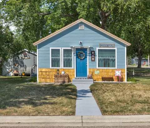 414 1st St, Dawson, MN 56232