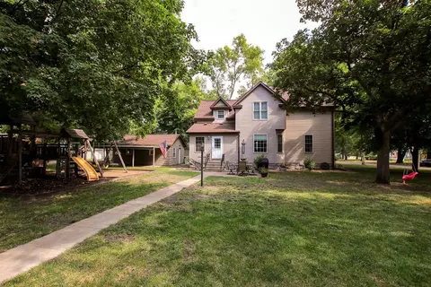 504 N Hennepin St, Winthrop, MN 55396