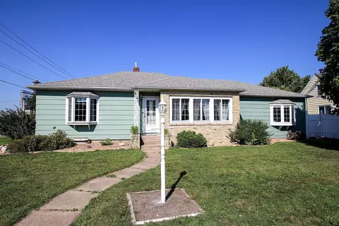 206 4th St NW, Buffalo Lake, MN 55314